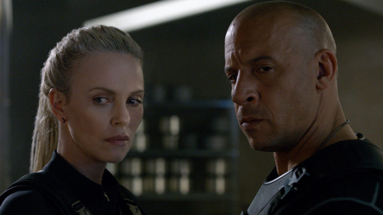 Dominic Toretto (Vin Diesel) jobber for Cipher (Charlize Theron) i "Fast and Furious 8". (Foto: United International Pictures)
