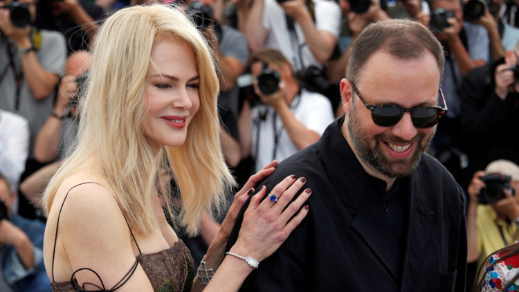Nicole Kidman sammen med den greske regissøren av "The Killing of a Sacred Deer" Yorgos Lanthimos. (Foto: REUTERS/Jean-Paul Pelissier)