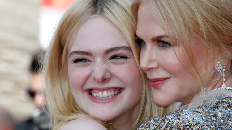I "How to Talk to Girls at Parties" spiller Nicole Kidman blant andre mot unge Elle Fanning. (Foto: REUTERS/Jean-Paul Pelissier)
