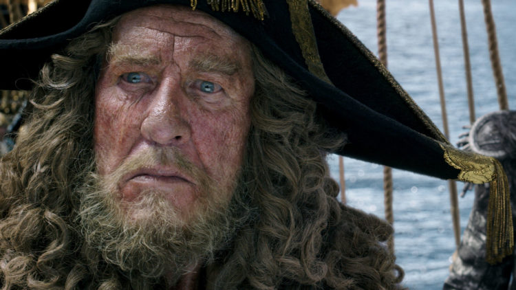 Geoffrey Rush leverer filmens beste rolleprestasjon som kaptein Hector Barbossa. (Foto: The Walt Disney Company Nordic)
