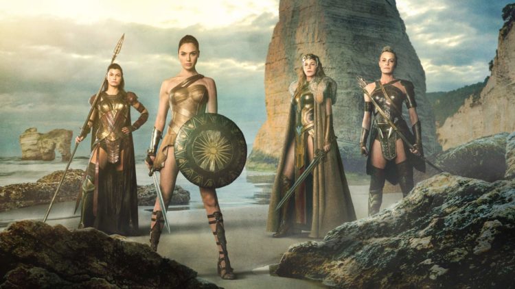 Lisa Loven Kongsli, Gal Gadot, Connie Nielsen og Robin Wright spiller amasoner i "Wonder Woman". (Foto: SF Studios)