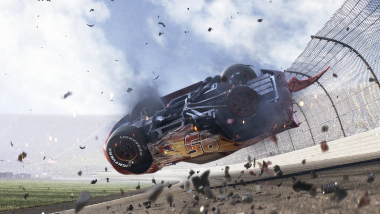 En fryktelig ulykke setter Lynet McQueens karriere på vent i "Biler 3". (Foto: The Walt Disney Company)