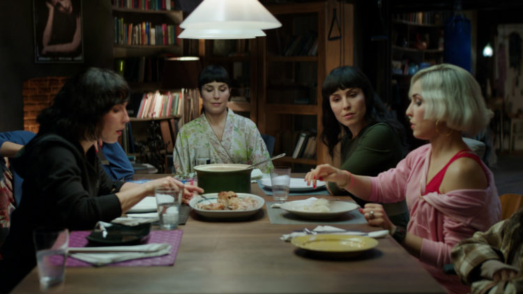 Noomi Rapace spiller alle rollene som sju søstre i "What Happened To Monday" (Foto: Norsk Filmdistribusjon)