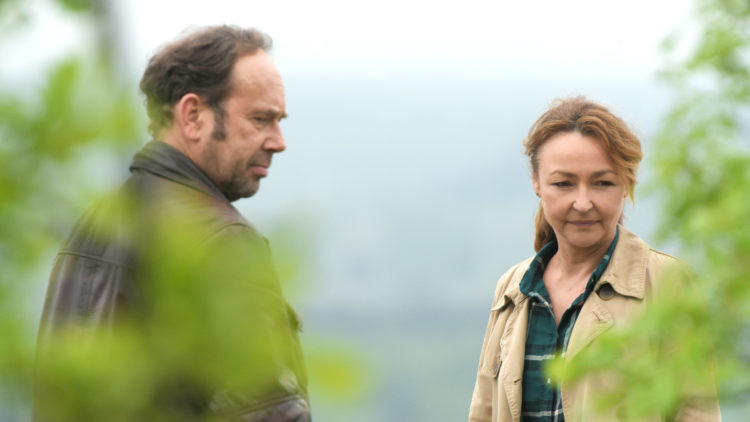 Claire (Catherine Frot) havner i et overraskende forhold med trailersjåføren Paul (Olivier Gourmet) i "Jordmoren". (Foto: AS Fidalgo)