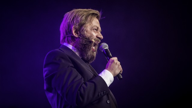 Bjarte synger alt han kan (Foto: Tom Øverlie, NRK P3).