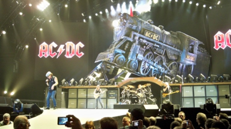 Turnéåpning med AC/DC