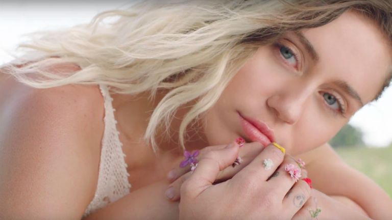 Musikk: Miley går inn i en ny æra