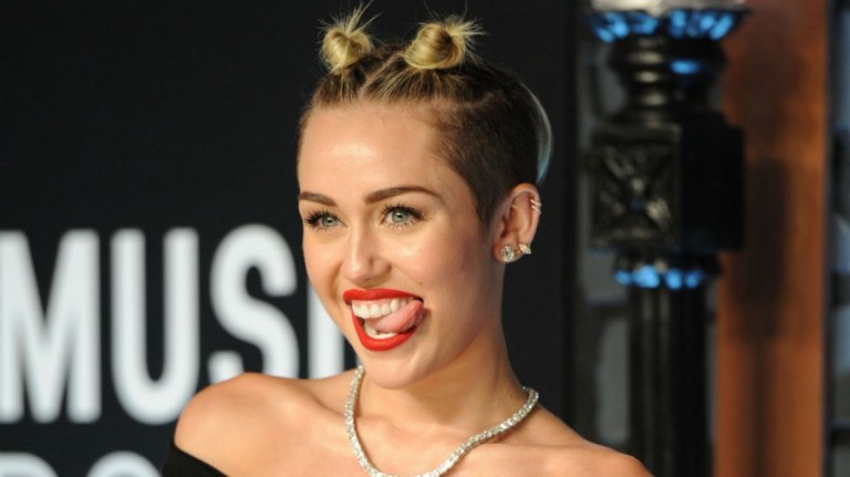 Miley krever kastrerte sølvgutter backstage