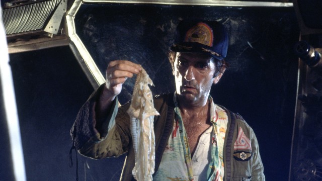 Harry Dean Stanton finner...noe...i Alien. (Foto: Twentieth Century Fox Norway)