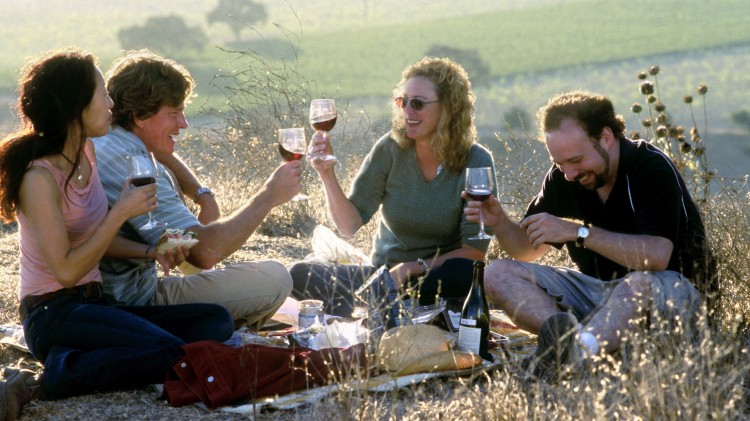 Stemningsfull piknik med vin i Sideways (Foto: Twentieth Century Fox).
