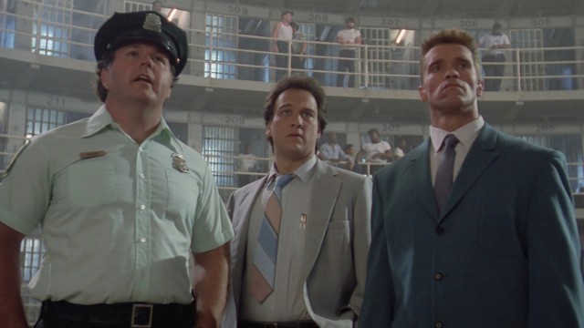 Allan Graf, James Belushi og Arnold Schwarzenegger i Red Heat. (Foto: Universal)