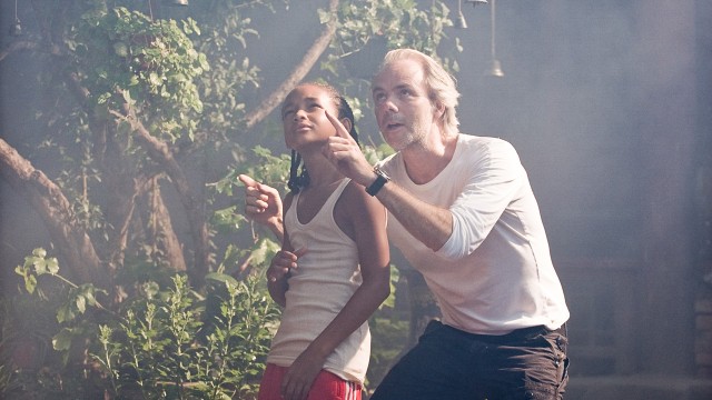 Harald Zwart instuerer Jaden Smith i Karate Kid. (Foto: Sony Pictures)