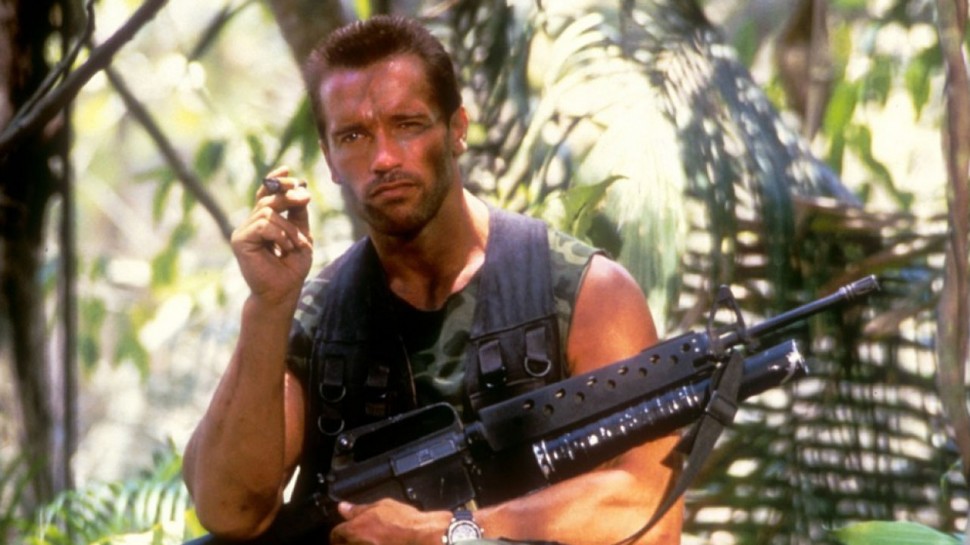 Arnold Schwarzenegger på filmsettet til Predator. (Foto: 20th Century Fox)