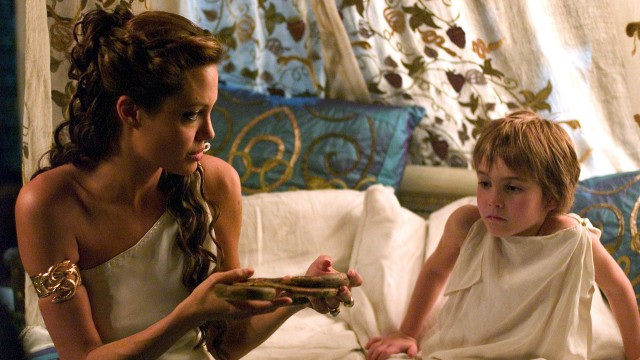 Angelina Jolie som Olympia i Alexander. (Foto: Nordisk film)