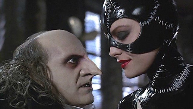 Danny Devito som Pingvinmannen og Michelle Pheipher som Catwoman i Batman Returns. (Foto: Warner Bros. Pictures)