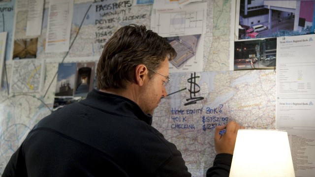 Russell Crowe planlegger noe i The Next Three Days. (Foto: SF Norge)