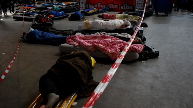 De erfarne TG deltakerne sover heller i campingvogn enn inne i Vikingsskipet. Andre derimot, sover søtt på gulvet. (Foto: Silje Strømmen, NRK P3)