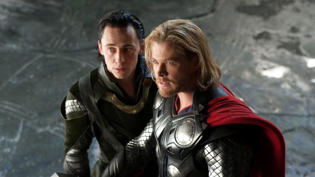 Tom Hiddleston og Chris Hemsworth i Thor (Foto: United International Pictures).