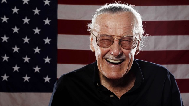 Tegneserielegenden Stan Lee poserer for et bilde under Comic-Con 2011. (AP Photo/Matt Sayles)