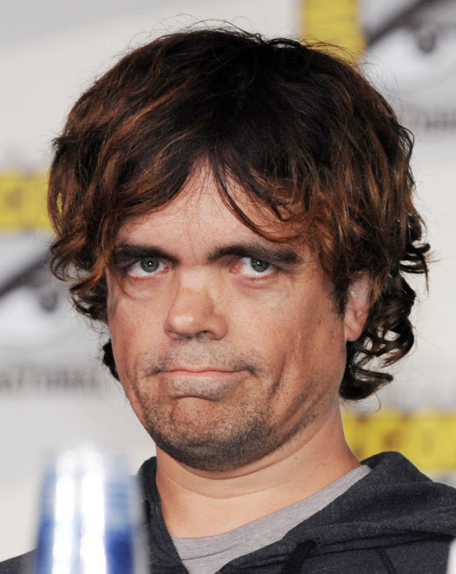 Peter Dinklage, kjent fra Game of Thrones, ser ut som han kjede seg på Comic-Con 2011. (Foto: AP Photo/Denis Poroy)