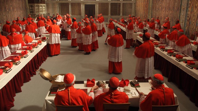 Slik ser det ut når kardinalene skal velge sjefen i Vi har en pave! (Foto: Europafilm AS).