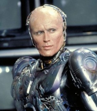 Peter Weller, slik me vanlegvis er vant til å sjå han (Foto: SF Norge).