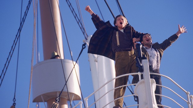 Jack (Leonardo DiCaprio) og Fabrizio (Danny Nucci) i baugen på Titanic (Foto: 20th Century Fox). Jack (Leonardo DiCaprio) og Fabrizio (Danny Nucci) i baugen på Titanic (Foto: 20th Century Fox).