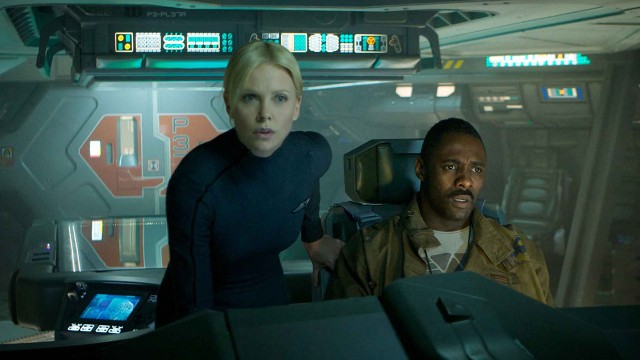 Charlize Theron og Idris Elba i Prometheus (Foto: 20th Century Fox).