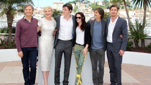 Viggo Mortensen, Kirsten Dunst, Sam Riley, Kristen Stewart, Walter Salles og Garret Hedlund i Cannes (Foto: Scanpix).
