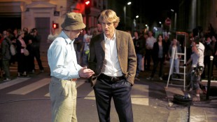 Woody Allen og Owen Wilson på filmsettet til Midnight in Paris. (Foto: Sony Pictures)