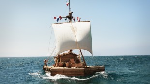 Kon-tiki til sjøs (Foto: Carl Christian Raabe).