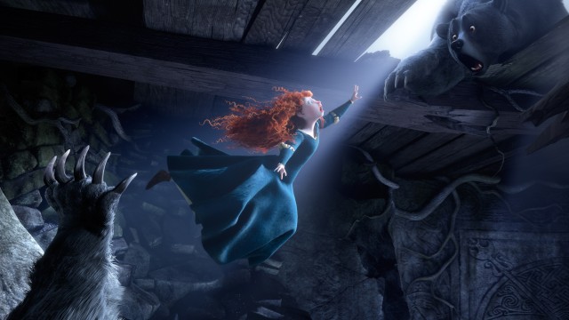 Merida kommer i kontakt med noe stort og farlig i Modig (Foto: The Walt Disney Company Nordic).