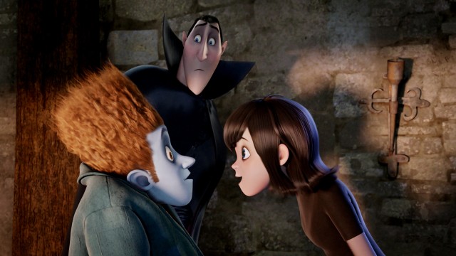 Johnnystein, grev Dracula og Mavis i Hotel Transylvania (Foto: The Walt Disney Company Nordic).