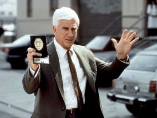 Leslie Nielsen i «Mannen med den nakne pistol»