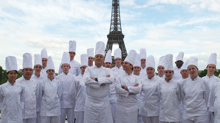Gruppebilde av kokkene i Mesterkokken (Foto: Europafilm).