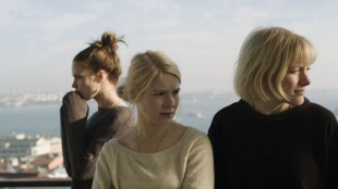 Pihla Viitala, Pamela Tola og Laura Birn i En som deg bilde (Foto: 4 1/2 & Norsk Filmdistribusjon).