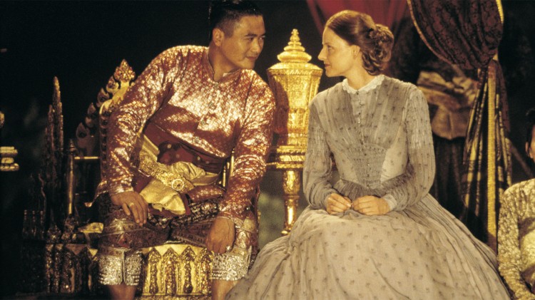 Fortellingen om Anna Leonowens og kong Mongkut er forbudt i Thailand. Her er Chow Yun-Fat og Jodie Foster i Anna and the King. (Foto: Kommunenes Filmcentral).