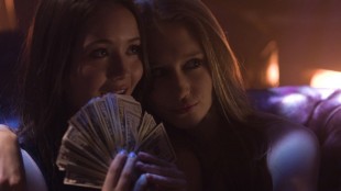 Katie Chang og Taissa Farmiga i «The Bling Ring». (Foto: SF Norge)