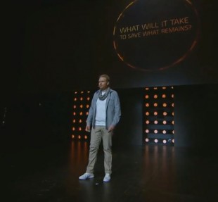 Nicklas Cederström fra Massive Entertainment viser frem «The Division» for første gang. (Foto: Ubisoft)