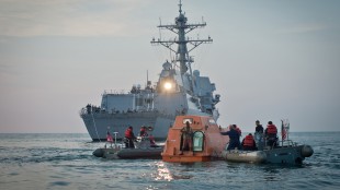 Det brygger opp til stor dramatikk i Captain Phillips (Foto: United International Pictures).