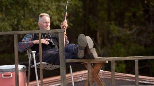 Sam Shepard spiller en sentral birolle i Mud (Foto: Scanbox).