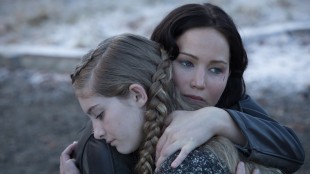 Jennifer Lawrence (Katniss) og Willow Shields (Primrose) i The Hunger Games: Catching Fire (Foto: Lionsgate).