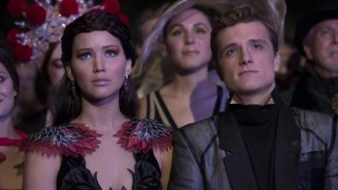 Jennifer Lawrence (Katniss) og Josh Hutcherson (Peeta) er sminket til fest i The Hunger Games: Catching Fire