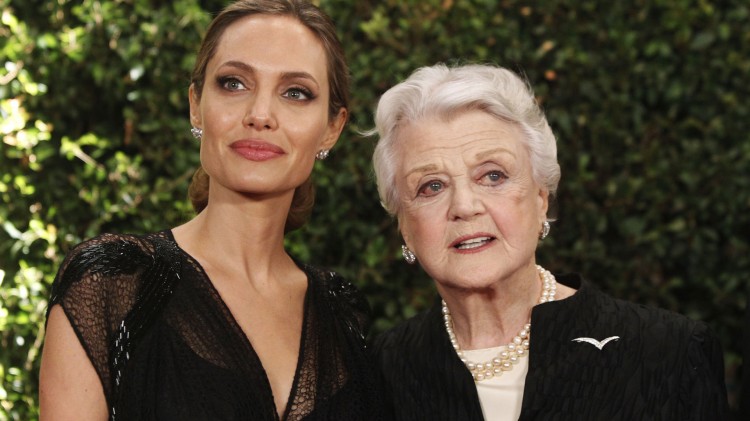 Den yngste og den eldste: Angelina Jolie og Angela Lansbury vant begge pris under Governors Awards 2013. (Foto:  REUTERS/Fred Prouser, NTB Scanpix).