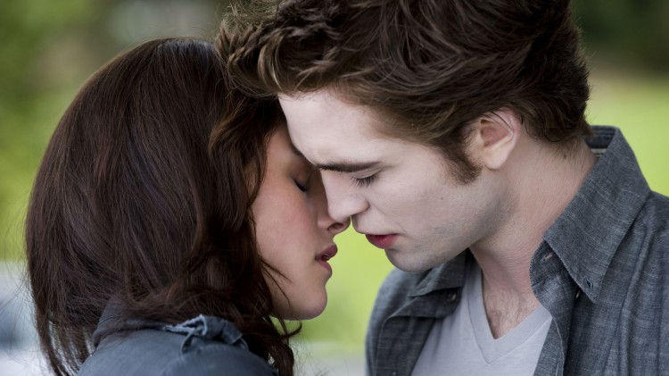 Bella og Edward har måttet vike for Katniss Everdeen. (Foto: Nordisk Film Distribusjon AS).