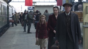 Sophie Nélisse, Emily Watson og Geoffrey Rush i Boktyven (Foto: Twentieth Century Fox Film Corporation).