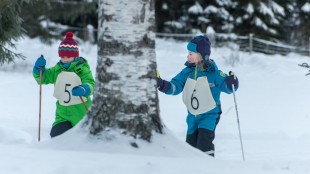 Skigåing er viktig i Karsten og Petra på vinterferie (Foto: Cinenord Kidstory/SF Norge).