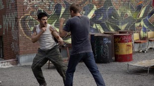 David Belle og Paul Walker måler krefter i Brick Mansions (Foto: Scanbox).