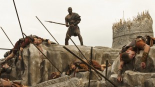 Adewale Akinnuoye-Agbaje er god i rollen som Atticus i Pompeii (Foto: Nordisk Film Distribusjon AS).