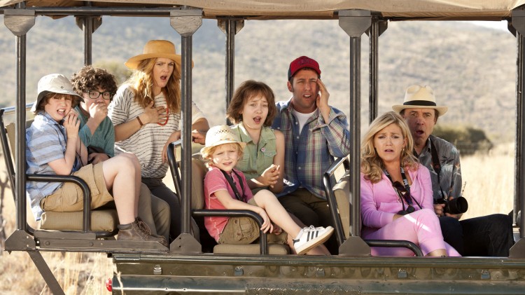 Drew Barrymore og Adam Sandler møtes på familieferie i Blandede følelser. (Foto: Warner Bros. Pictures/ SF Norge AS).